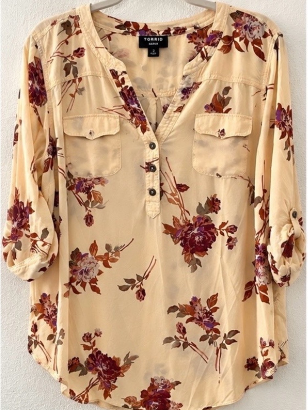 Torrid Harper Floral Blouse Size 2 Cream Burgundy Roll Tab Sleeve
